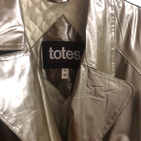 Tore rain coat. Large with lining. Without tag - Picture 4 of 6